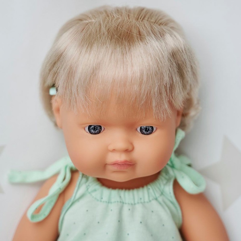 MUÑECA CAUCÁSICA CON IMPLANTE COCLEAR 38cm