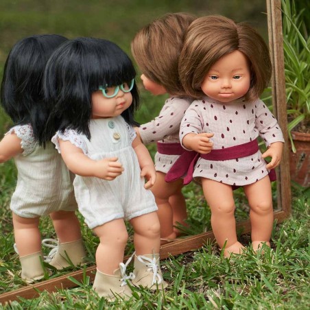 MUÑECA ASIÁTICA CON GAFAS 38cm