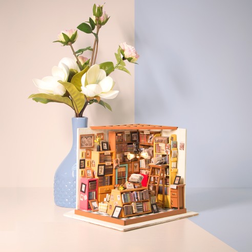 SAM'S STUDY ROOM - LA HABITACIÓN DE SAM