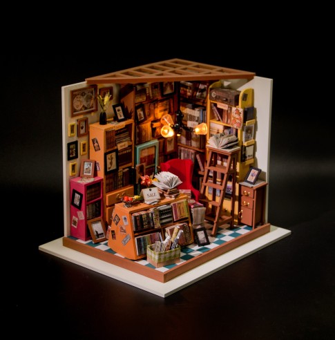 SAM'S STUDY ROOM - LA HABITACIÓN DE SAM