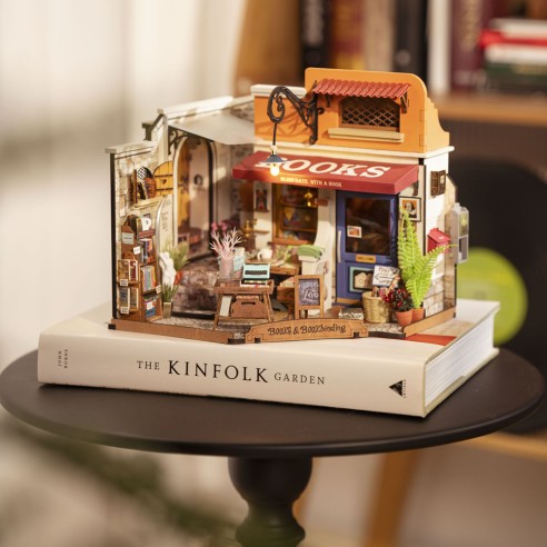 CORNER BOOKSTORE - LIBRERÍA DE ESQUINA