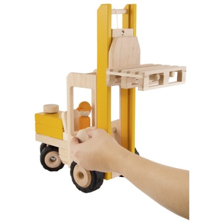 CAMION CON ELEVADOR